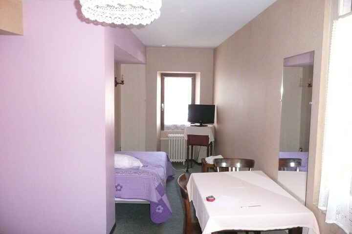 Room 6 of 31