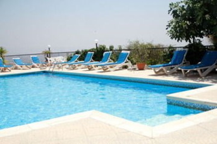 Pissouriana Restaurant & Apts
