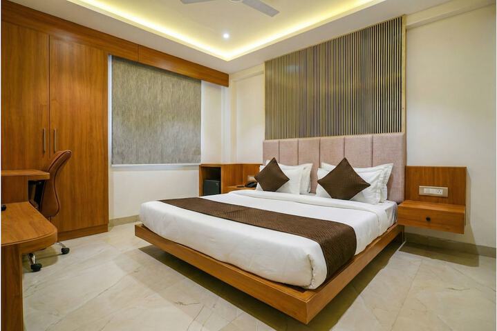Room 15 of 31