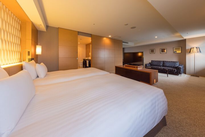 Room 28 of 122