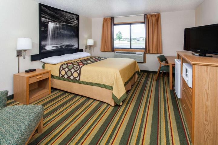 1 Queen Bed Mobility Accessible (12 of 20)