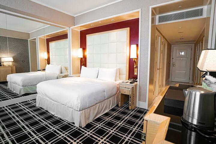Room 10 of 42