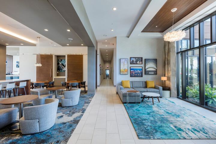 Lobby lounge