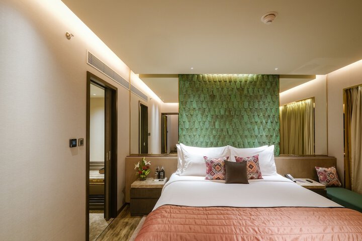 Room 8 of 23