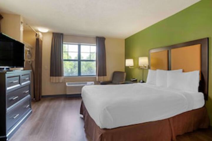 Room 16 of 102