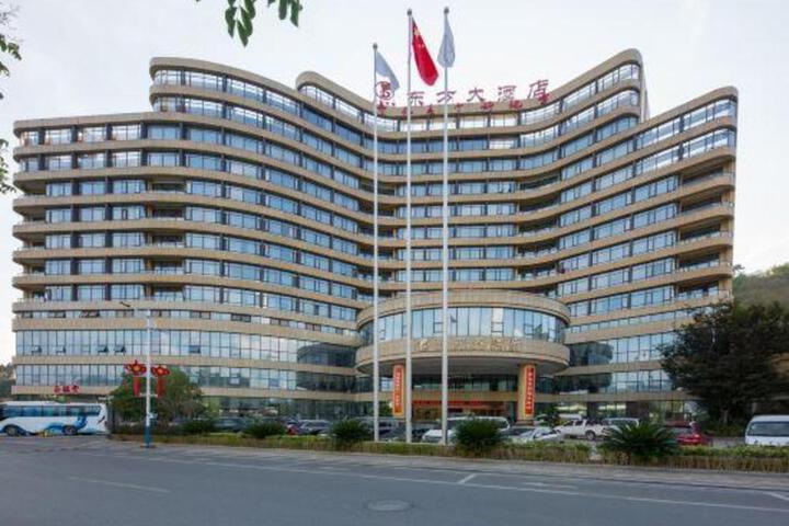 Oriental Hotel (Kaihua Linhu Road)