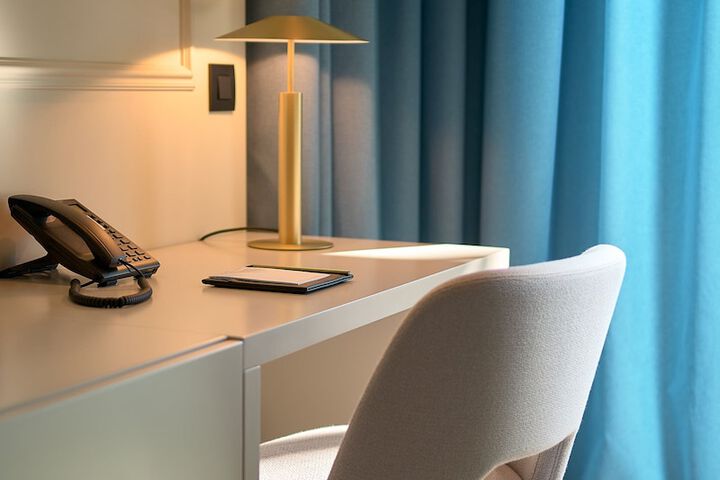 Room 8 of 33