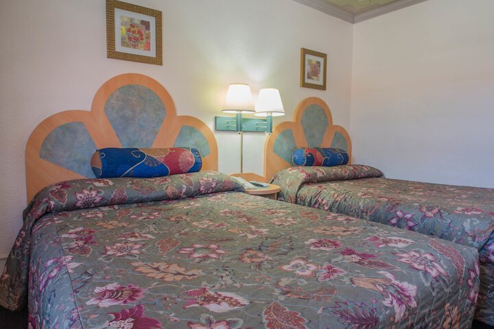 Quadruple with Double Bed (1 of 4)