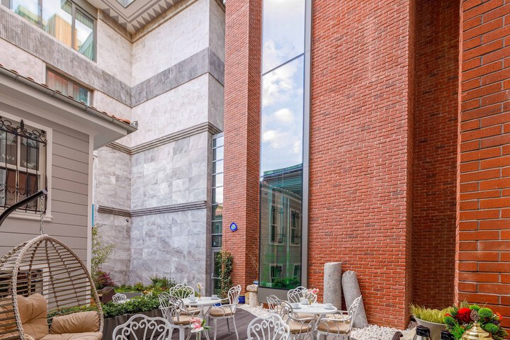 Hotel Exterior 118 of 130