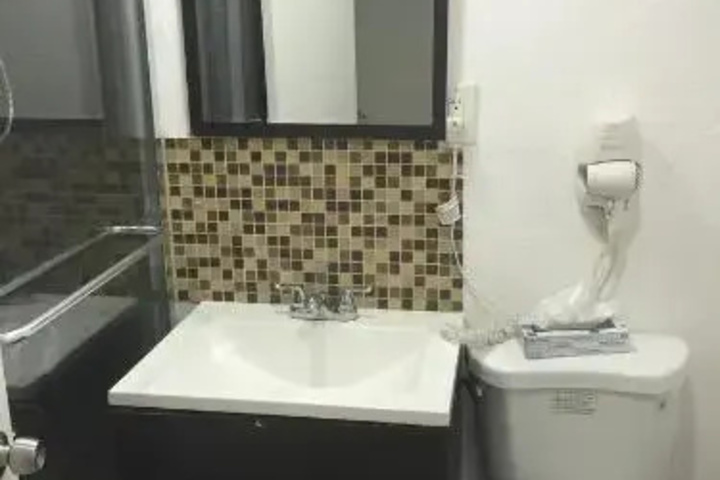 Room 7 of 14