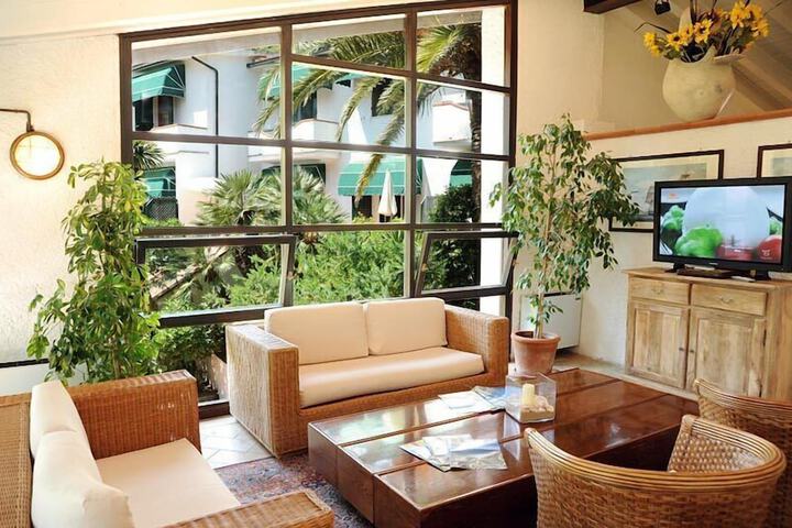 Hotel Interior 5 of 110