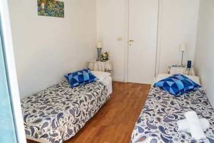 Room 13 of 24