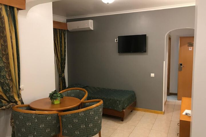 Room 22 of 64