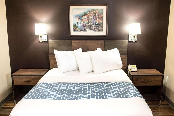 Queen Bed Accessible (4 of 11)