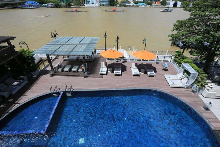 Hotel Pool