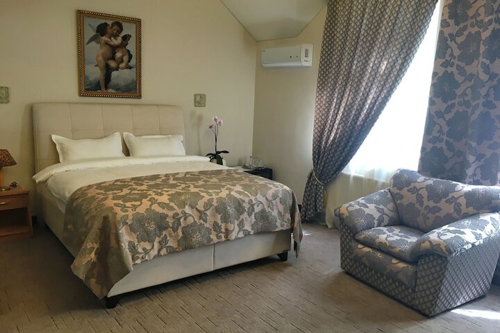 Room 17 of 37