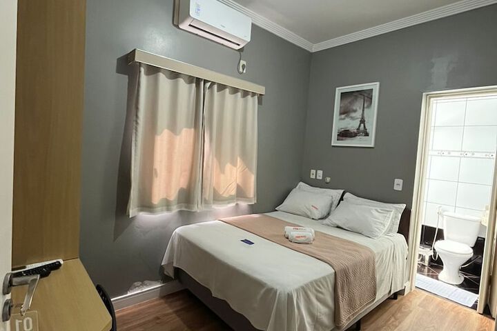 Room 10 of 18