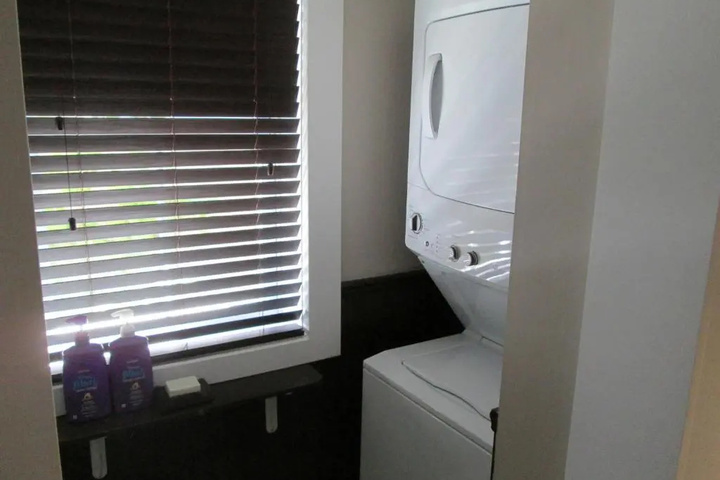 Room 8 of 11