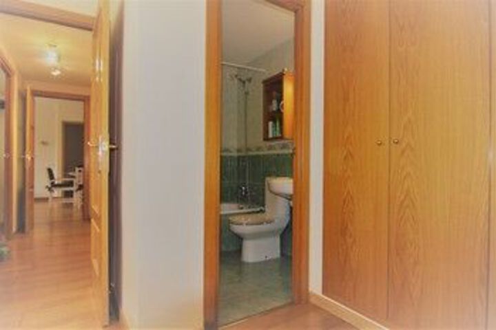 Room 24 of 176