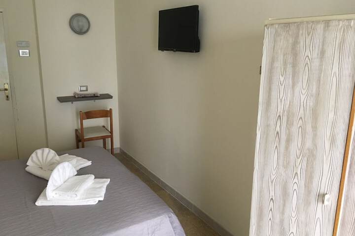 Room 10 of 19