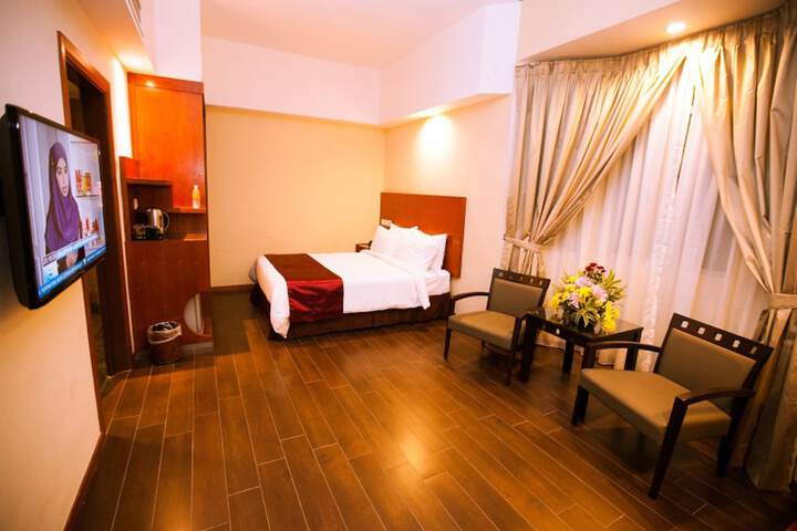 Room 9 of 30