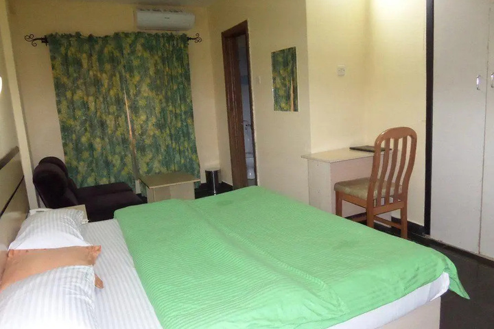 Room 7 of 14