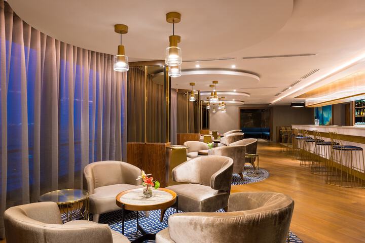 Lounge 85 of 100