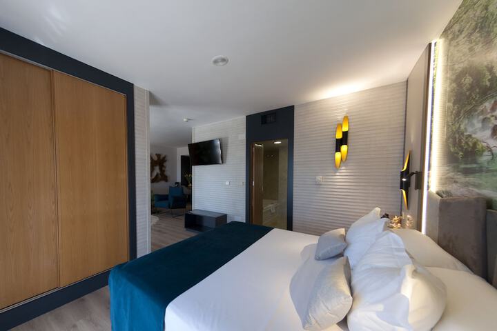 Room 3 of 65