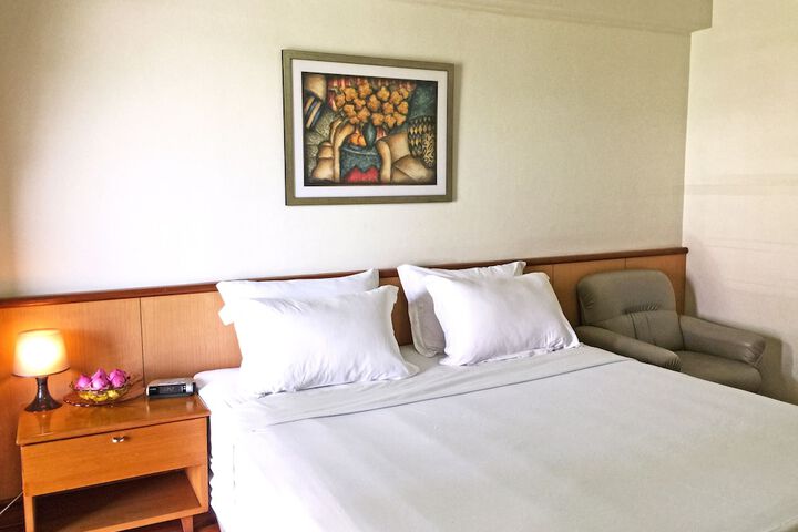 Room 6 of 33