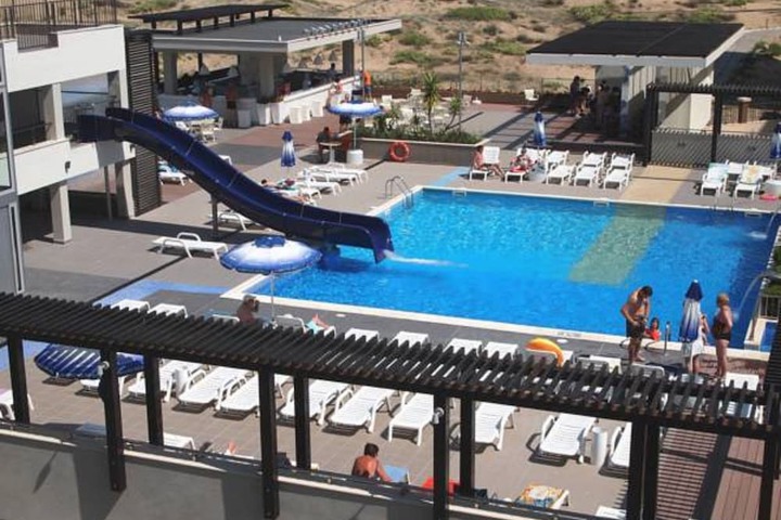 Hotel Pool