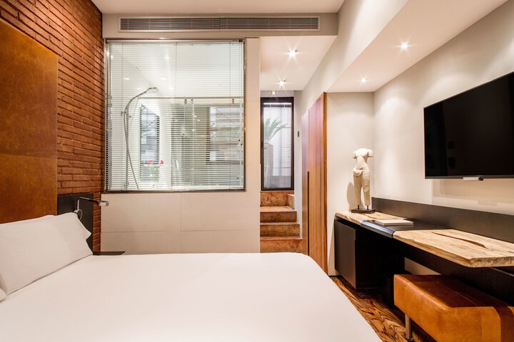Room 15 of 61