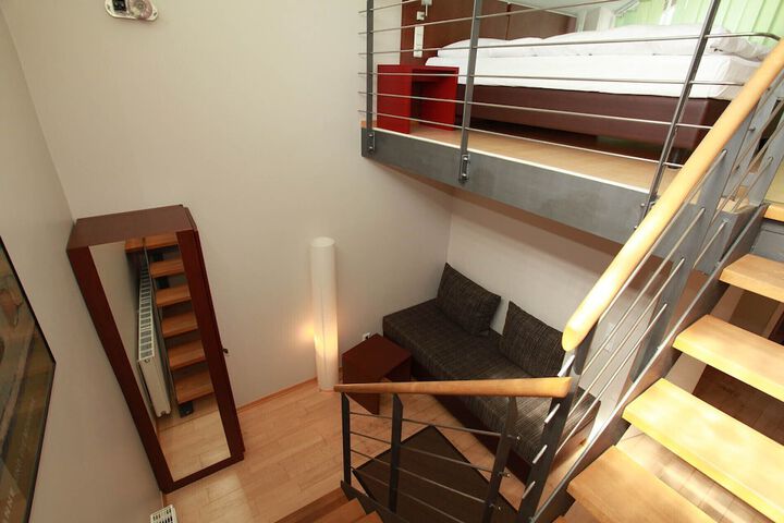 Room 10 of 27