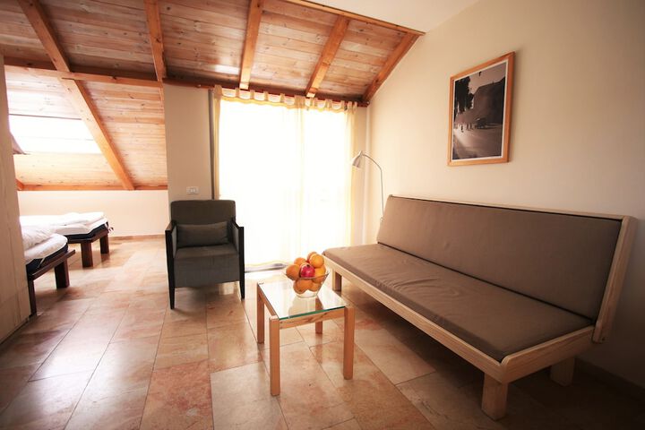 Room 9 of 47