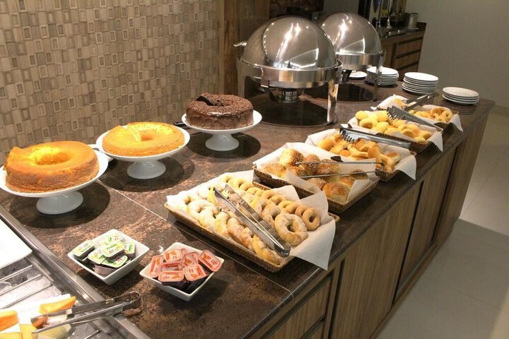 Dining 18 of 21