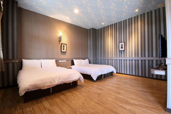 Room 10 of 30