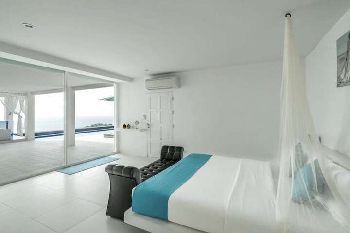Room 33 of 96