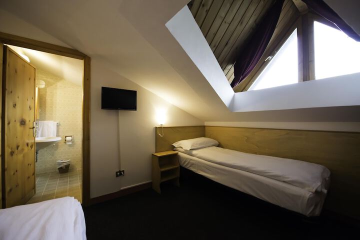Room 44 of 112