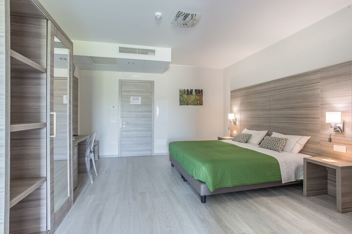 Room 8 of 70