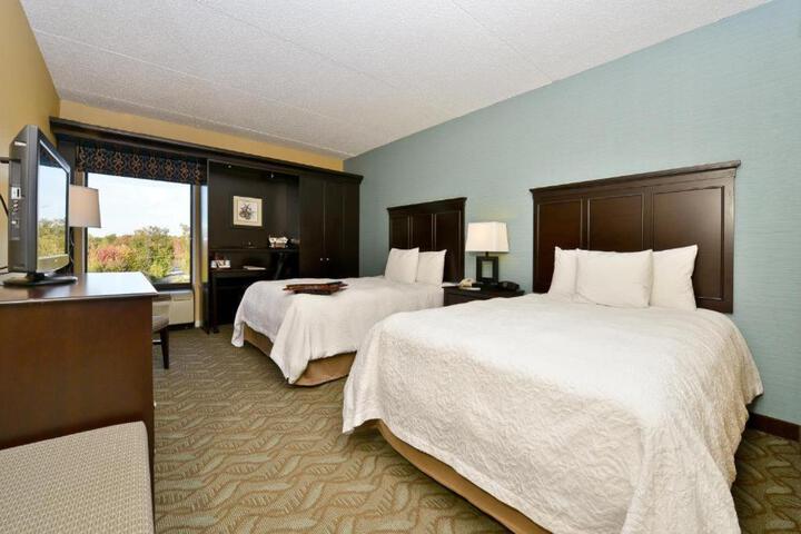 2 Queen Beds (2 of 5)