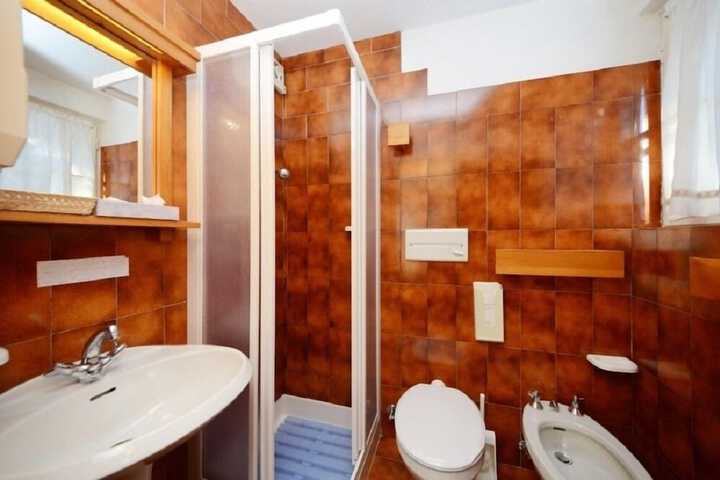 Room 12 of 21
