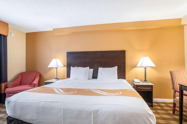 1 King Bed (5 of 9)