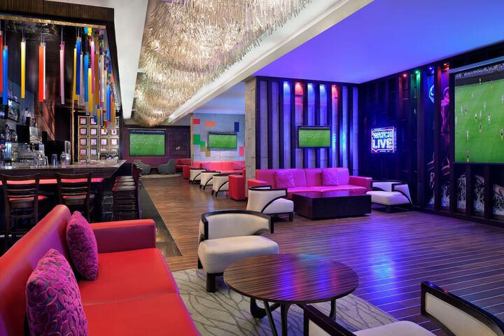 Lounge 79 of 94