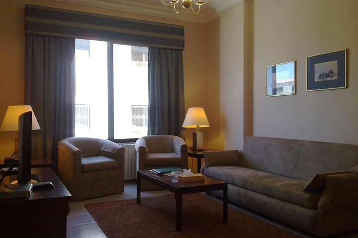Room 10 of 27