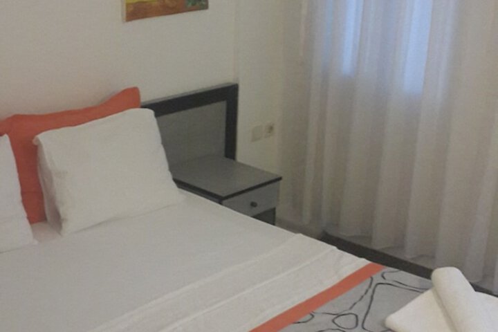Room 10 of 27