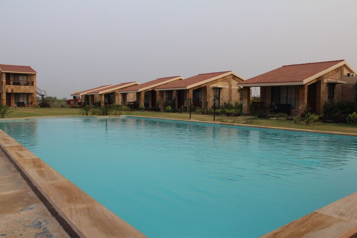 Pool 42 of 75