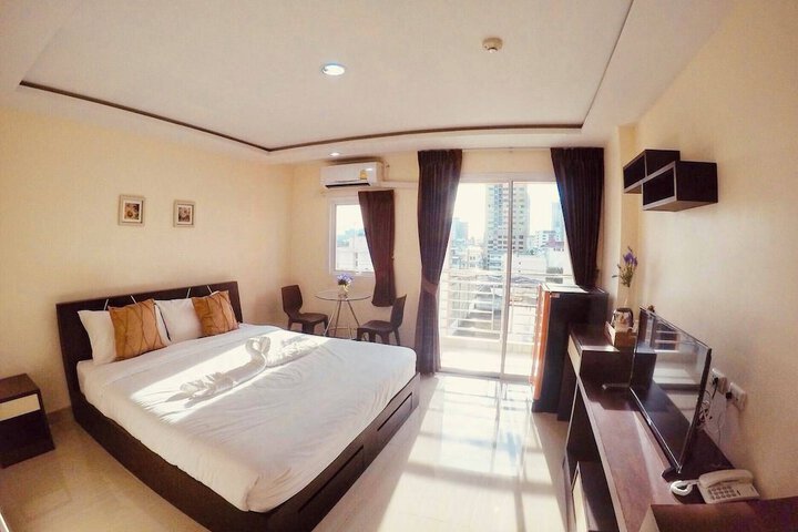 Room 11 of 76
