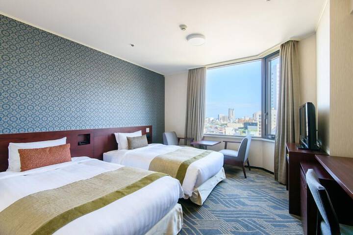 Room 27 of 103