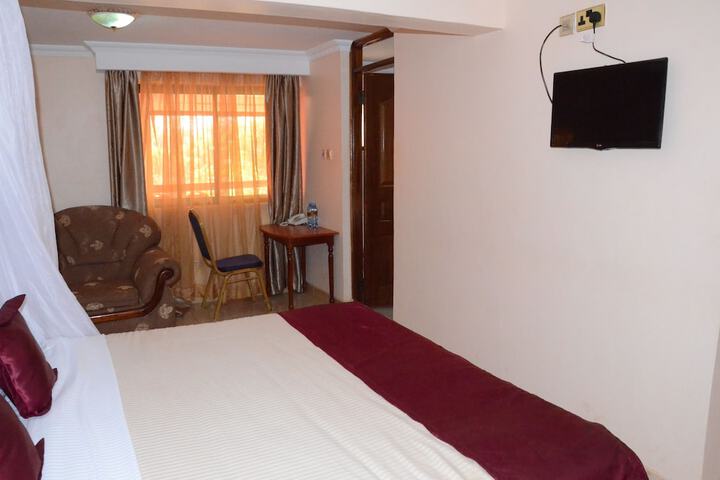 Room 13 of 28