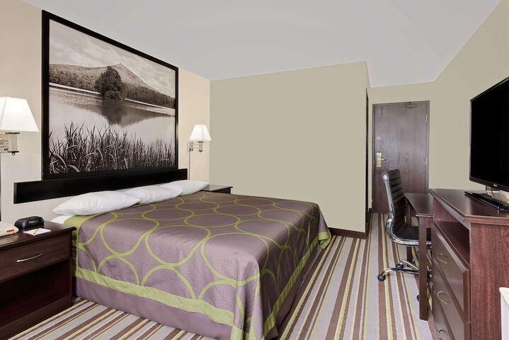 1 King Bed (4 of 10)