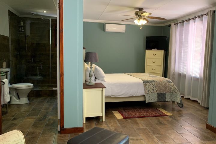 Room 11 of 143